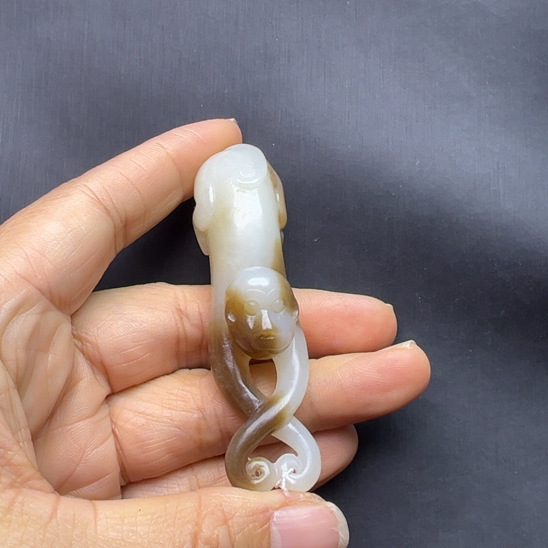 静***听和田玉未镶嵌挂件