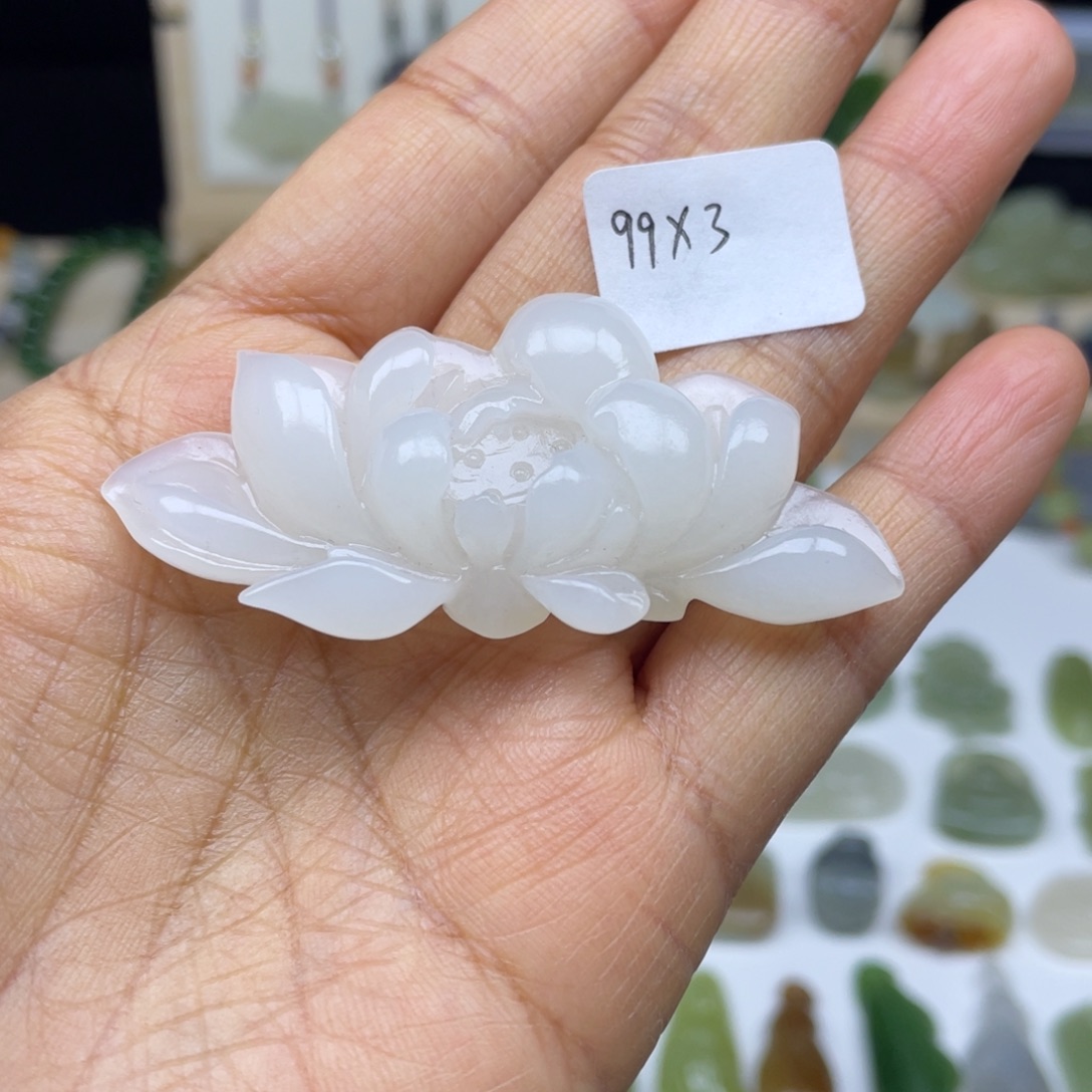 無***相和田玉未镶嵌颈饰