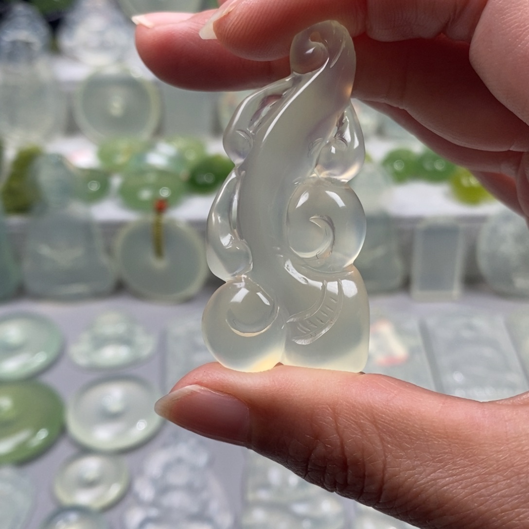 蛇纹石玉未镶嵌颈饰