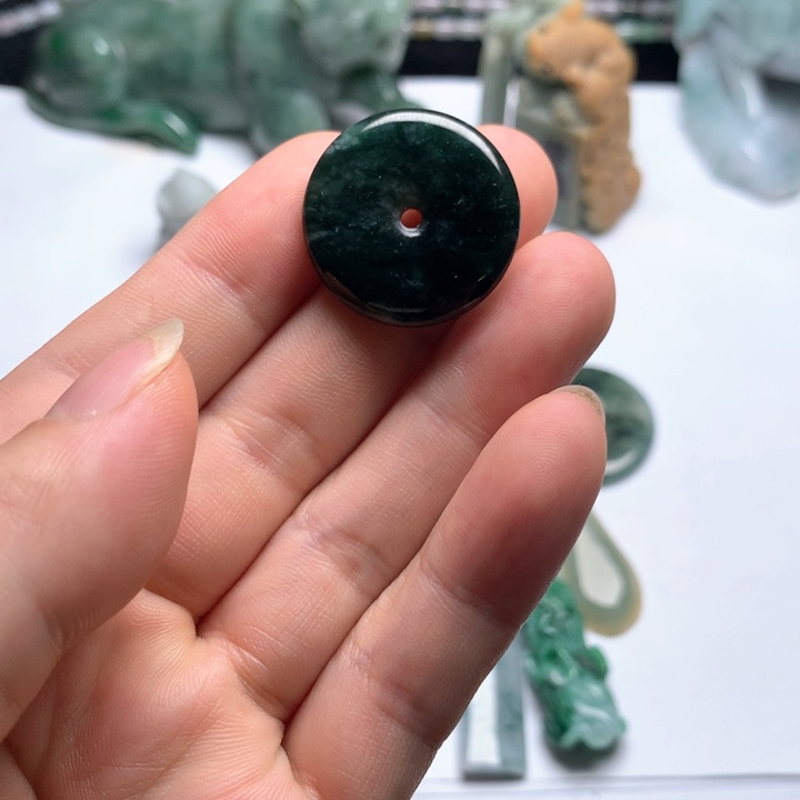 翡翠颈饰未镶嵌平安扣3