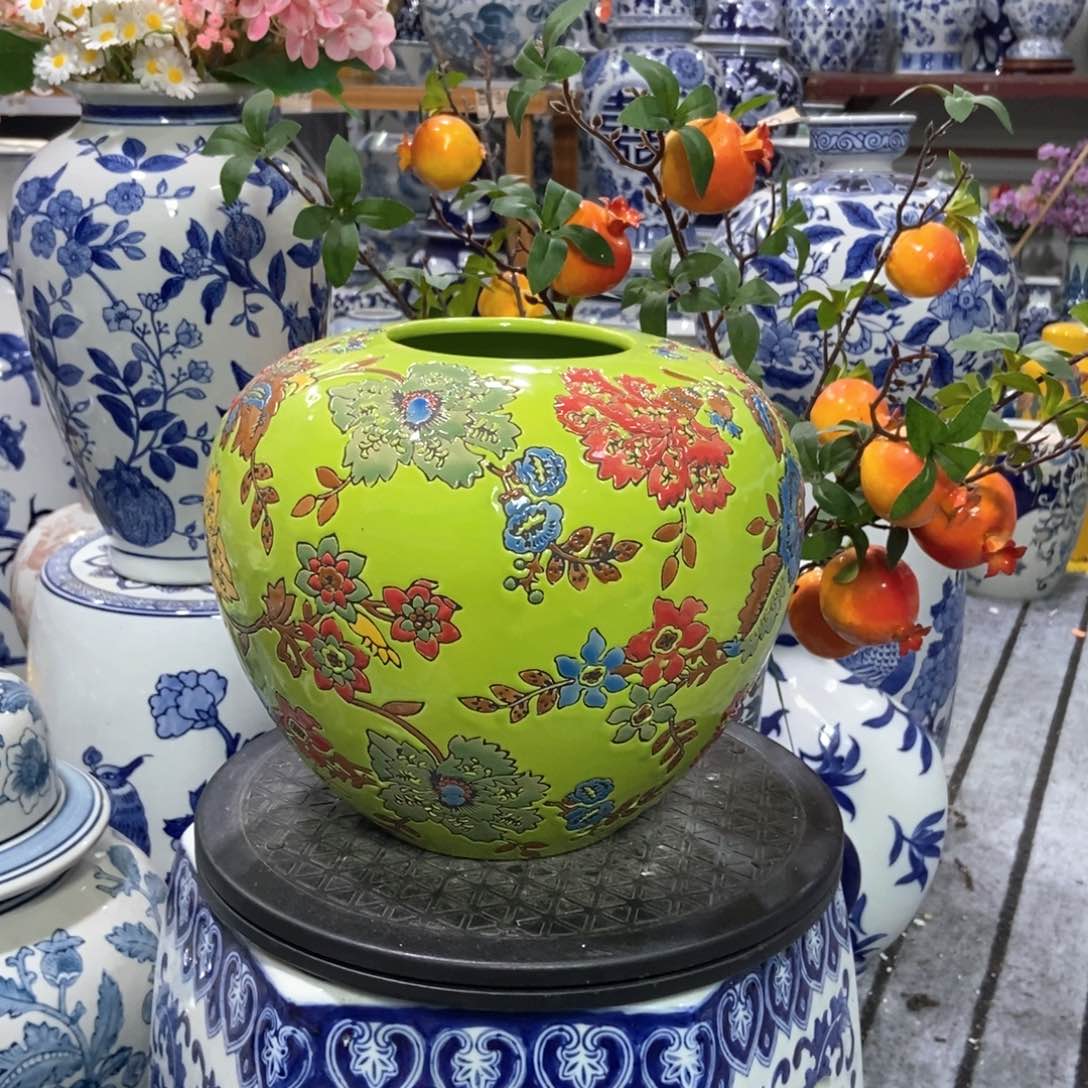 摆件花瓶手绘釉下彩