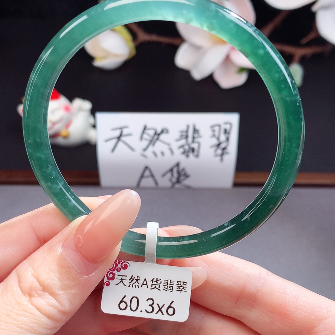 翡翠手镯（圆镯）未镶嵌