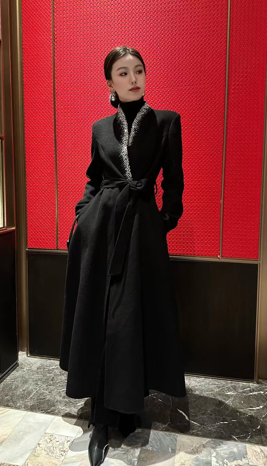 轻奢重工时尚百搭宫廷立领钉珠大衣82-24091902