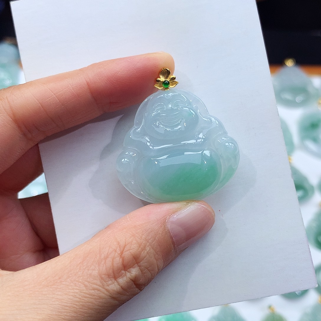 翡翠18K金镶嵌颈饰翡翠吊坠