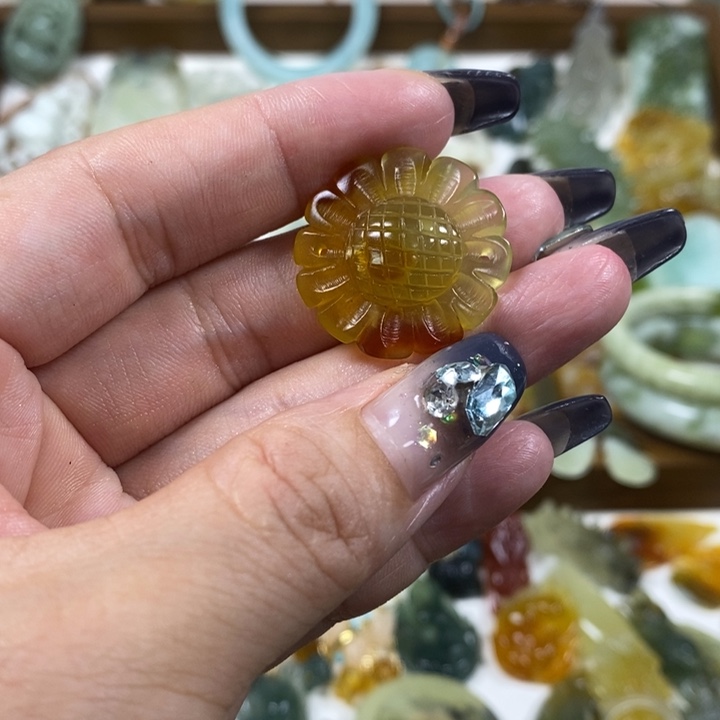 未镶嵌蛇纹石玉吊饰