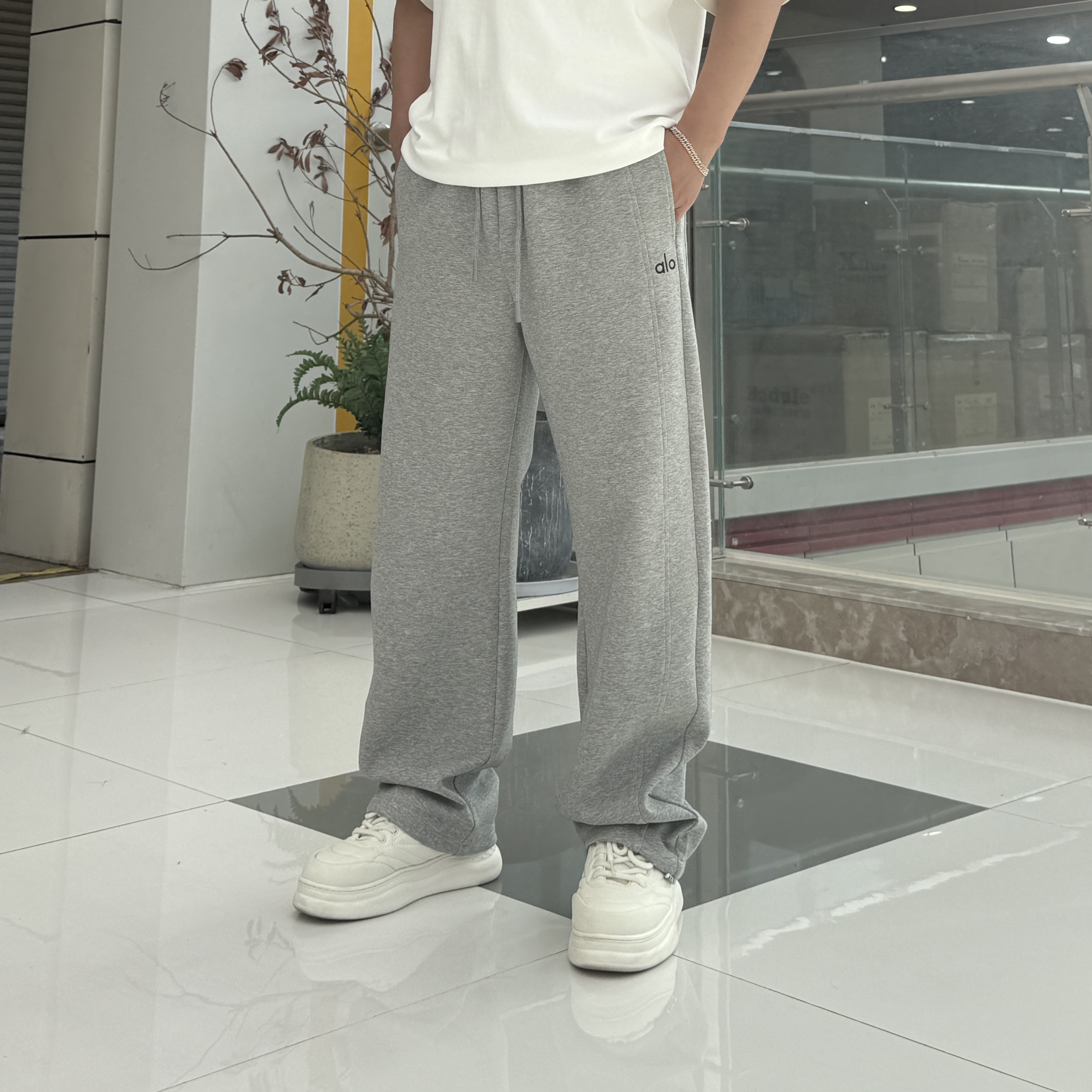 秋季新休闲弯刀裤时尚宽松阔腿卫裤简约透气舒适运动抽绳长裤潮