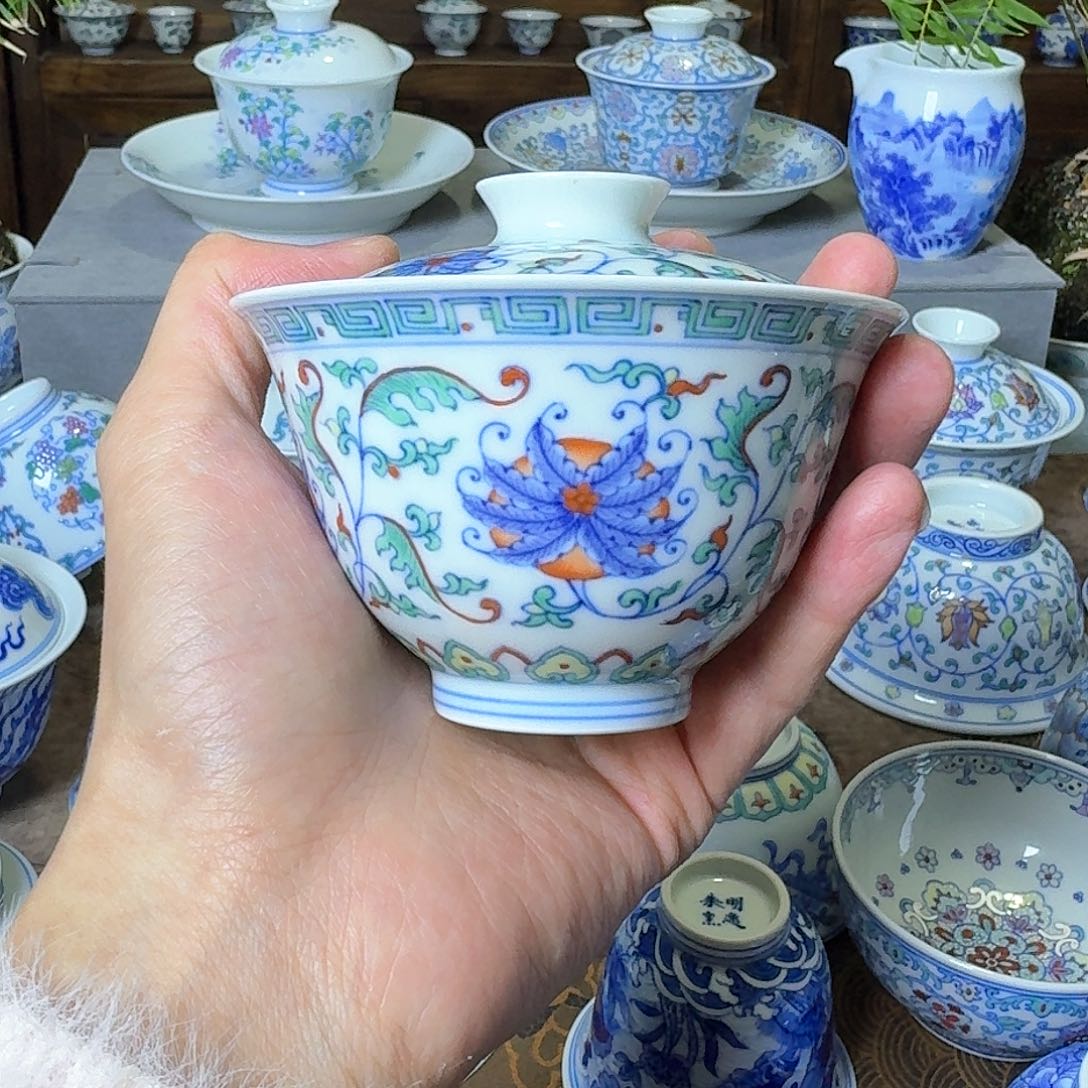 微瑕斗彩缠花盖碗看好拍不退换