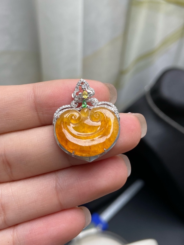 翡翠黄翡如意     