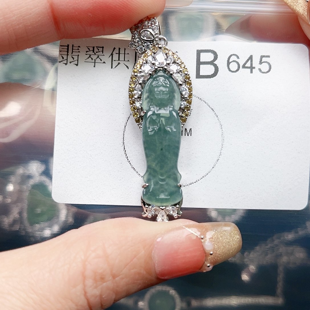 翡翠颈饰未镶嵌翡翠645