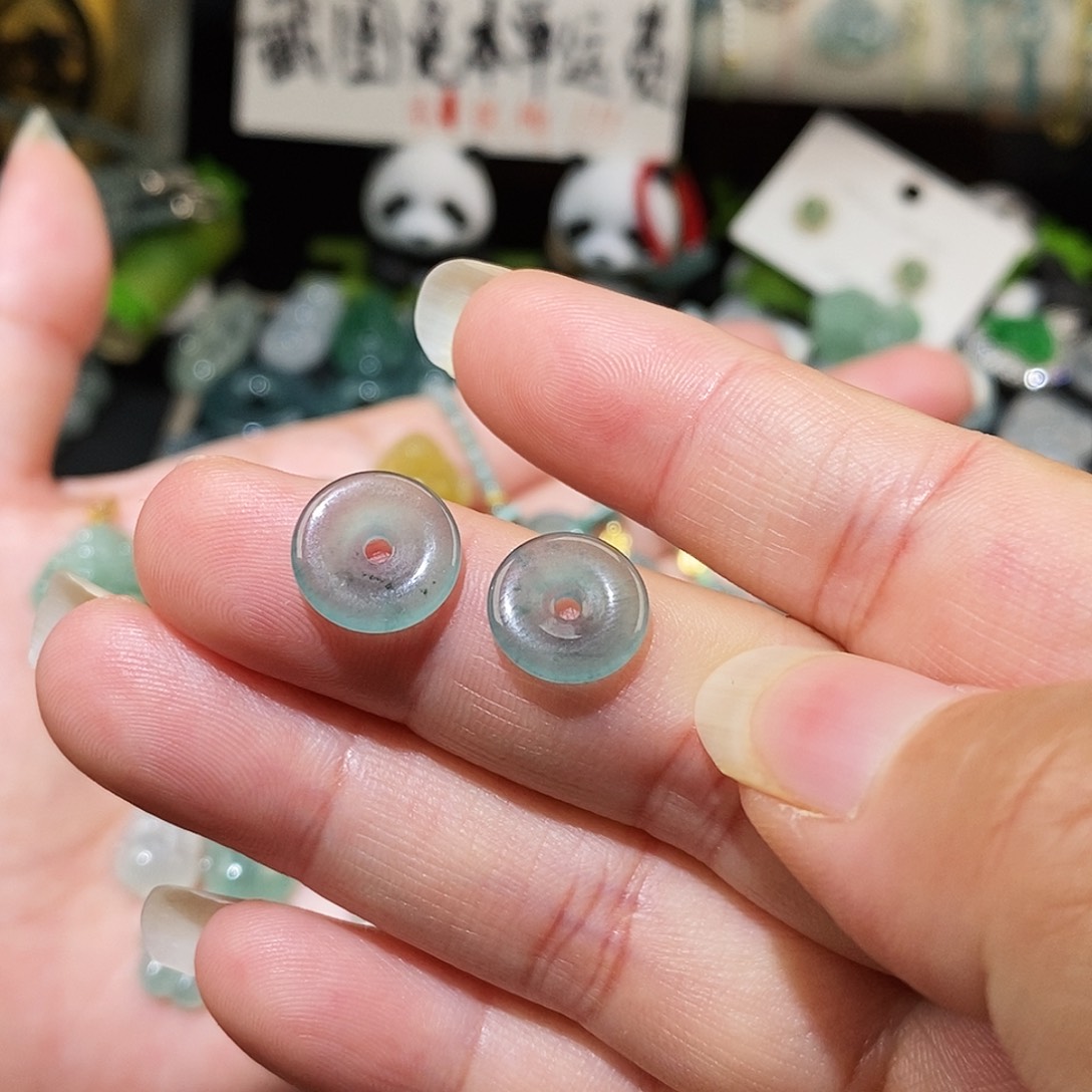 翡翠未镶嵌颈饰平安扣