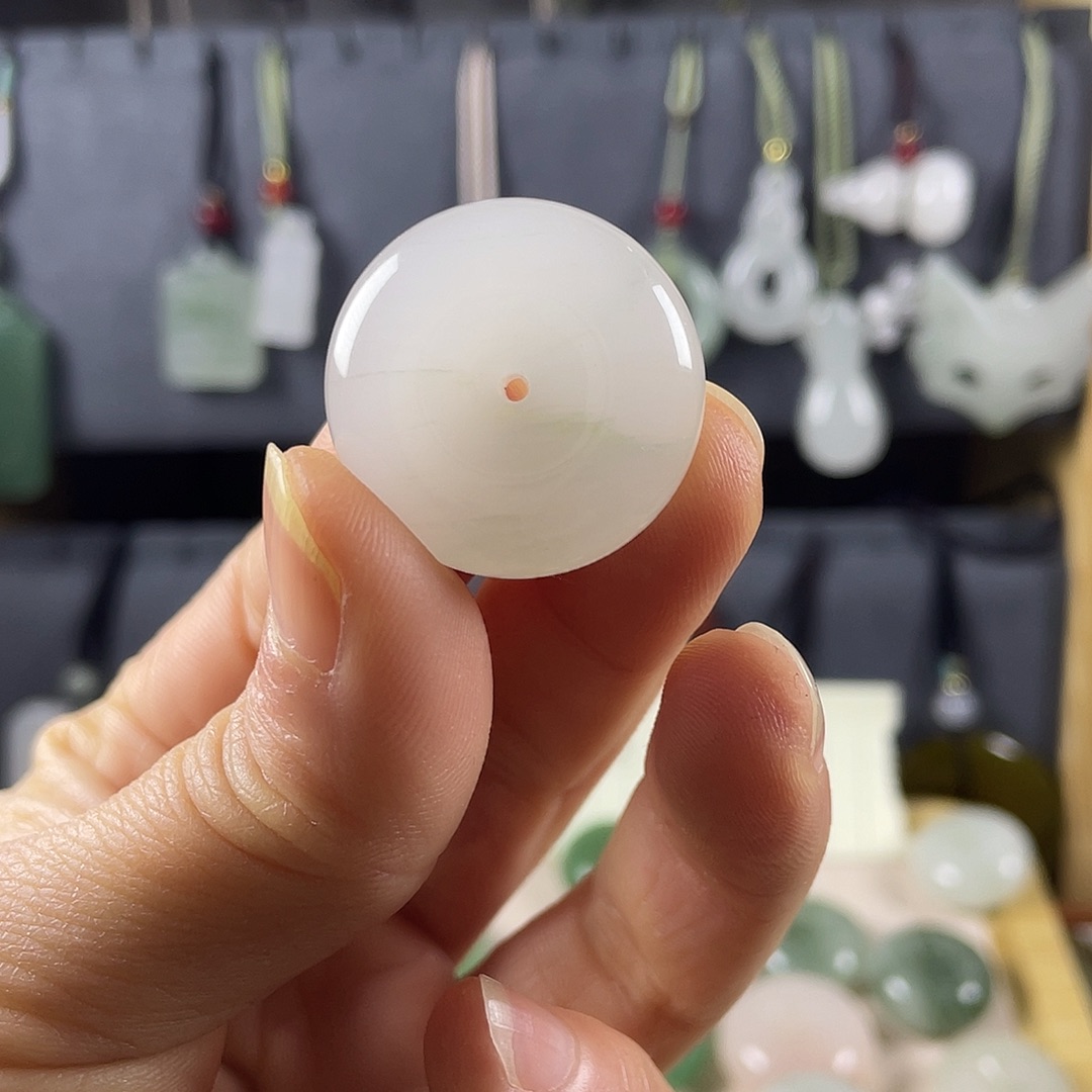 石英质玉（金丝玉）未镶嵌颈饰