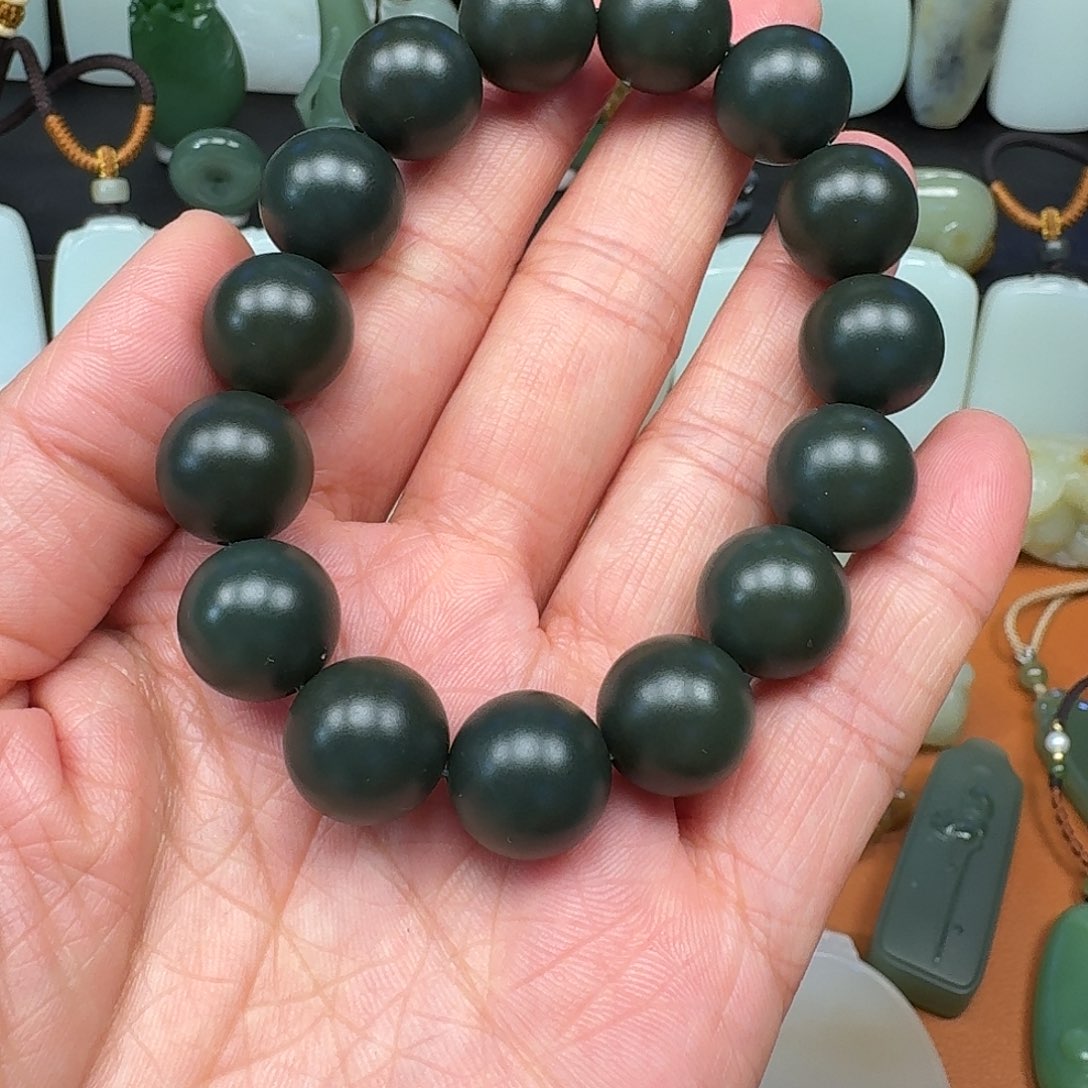 和田玉颈饰未镶嵌叶*