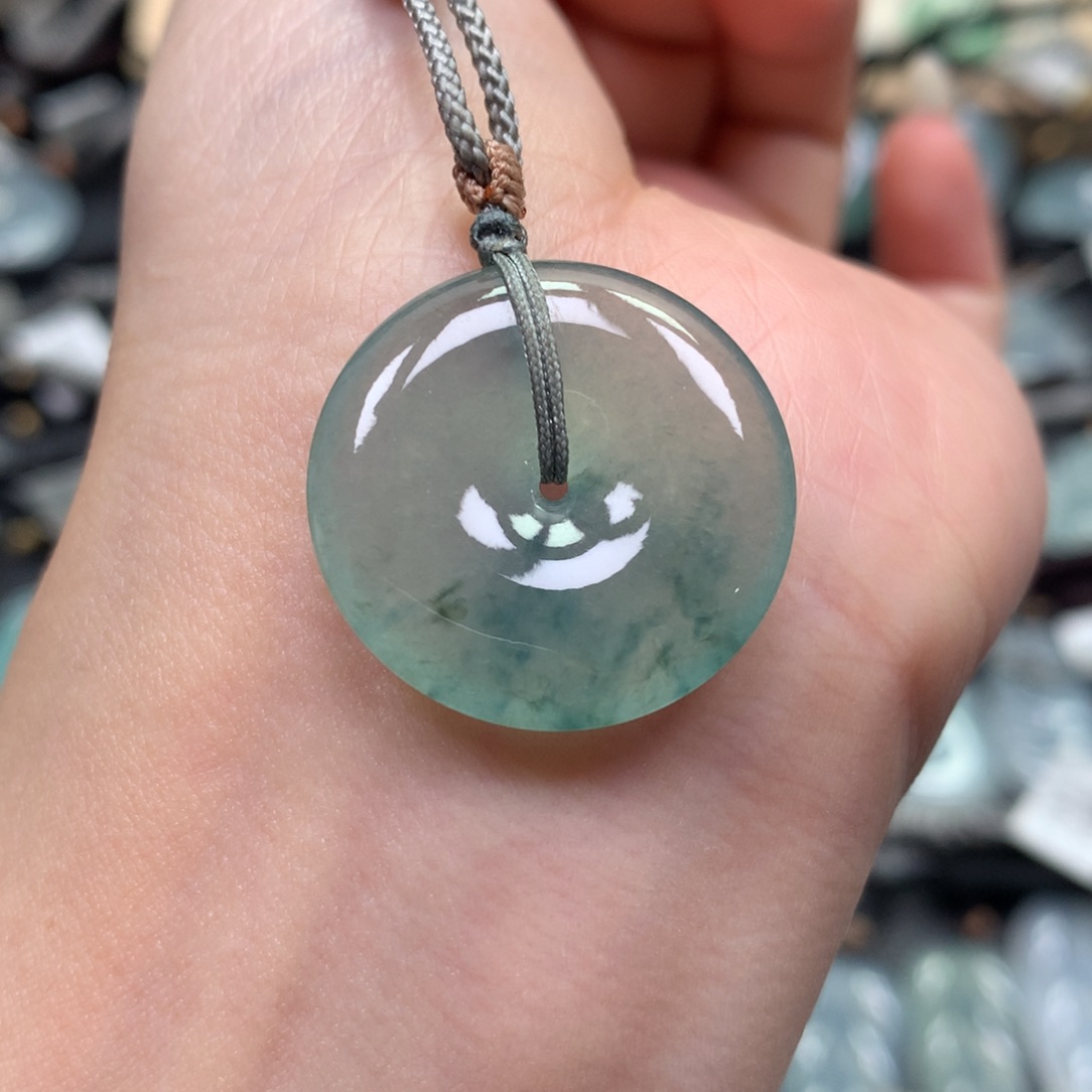 翡翠颈饰未镶嵌扣子