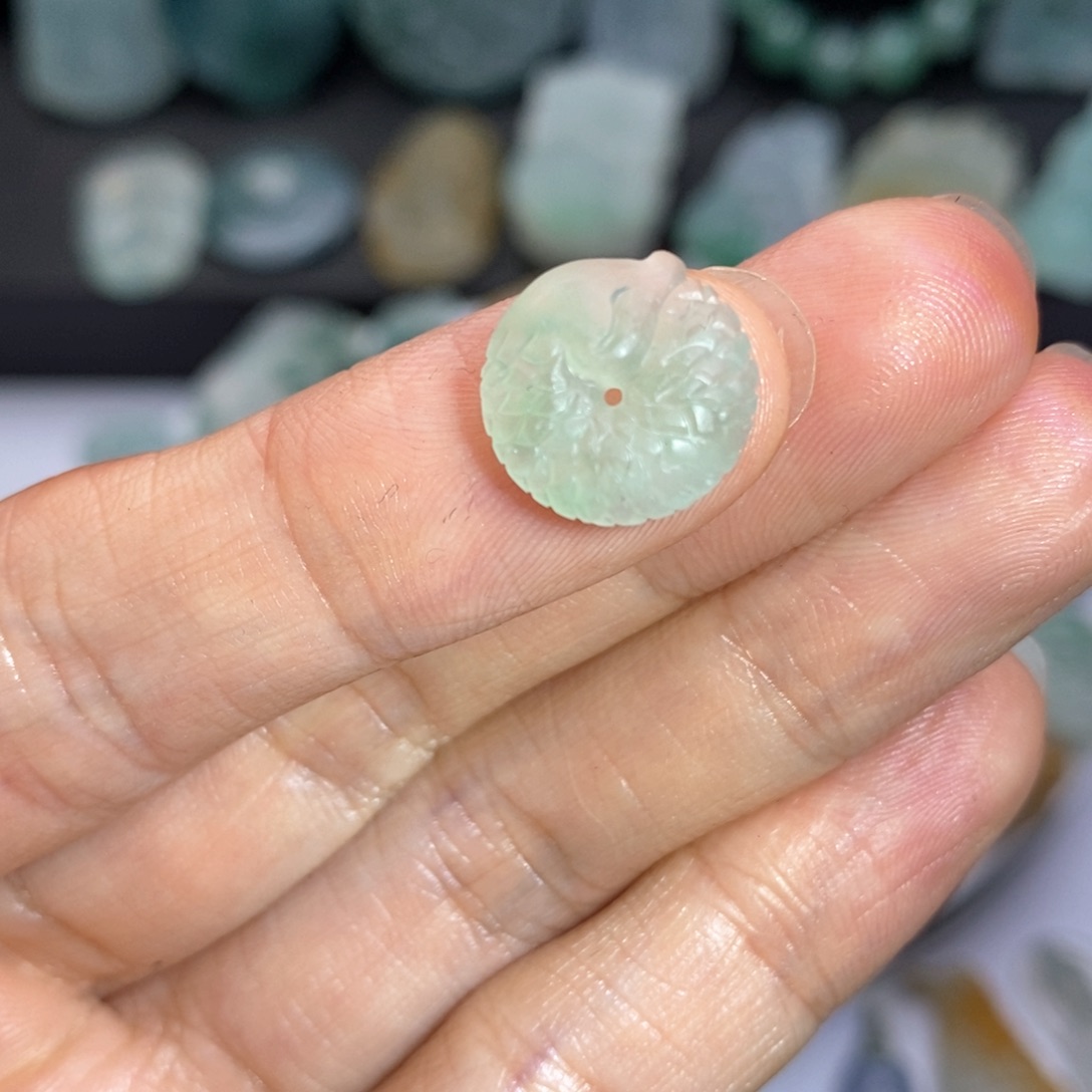 定制翡翠未镶嵌龙扣