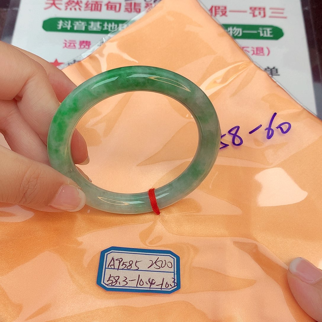 翡翠手镯未镶嵌缅甸翡翠