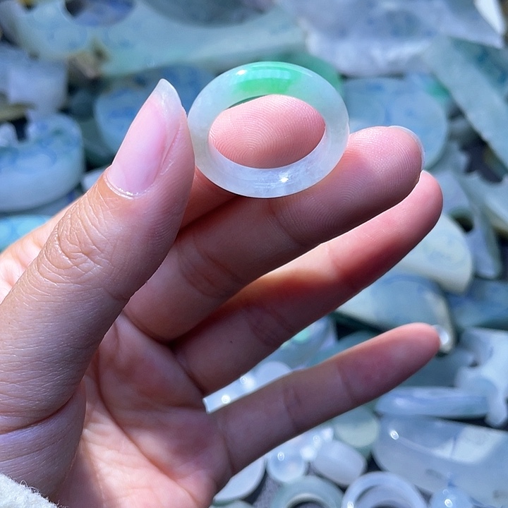 翡翠戒指未镶嵌翡翠
