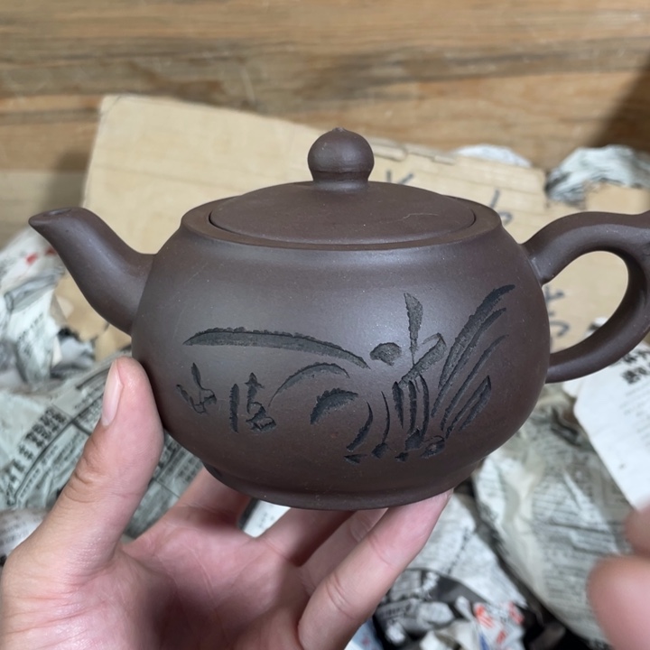 紫砂茶壶老厂紫砂壶一件。