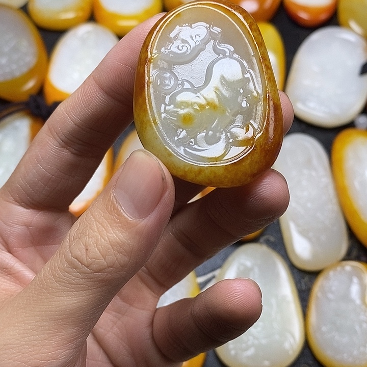 和田玉未镶嵌颈饰