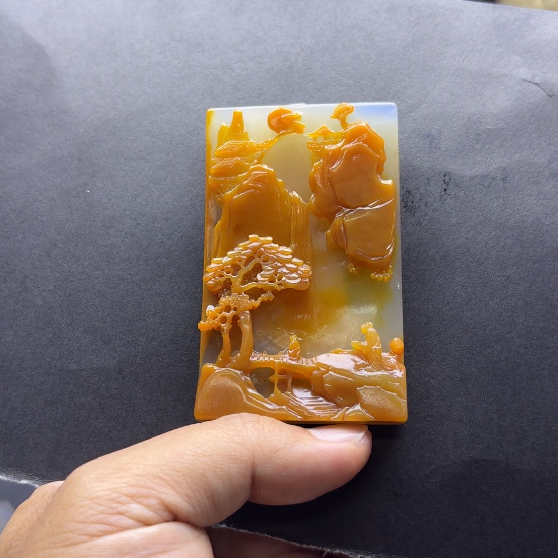石英质玉（黄龙玉）未镶嵌颈饰