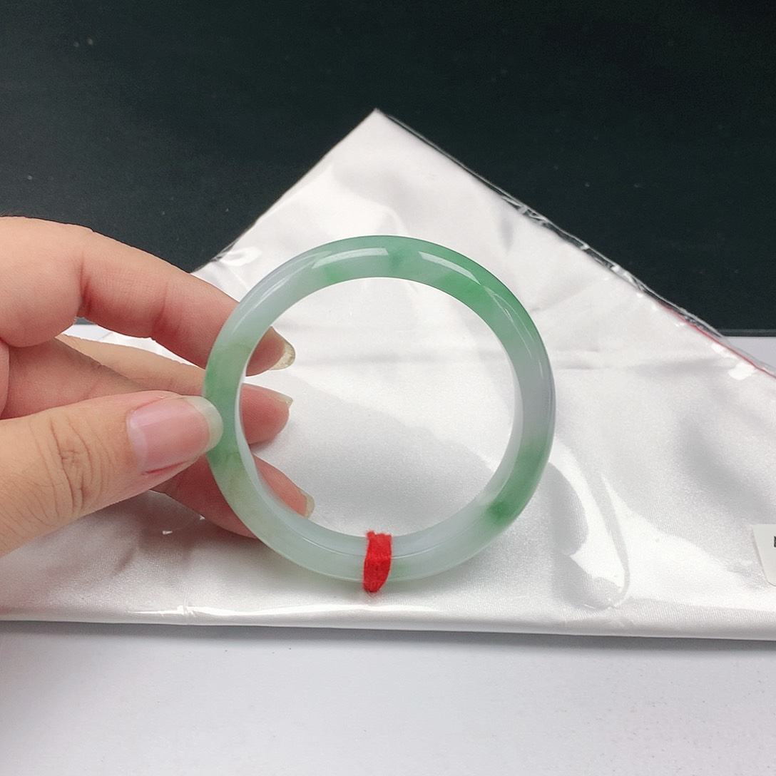 翡翠手镯未镶嵌翡翠023