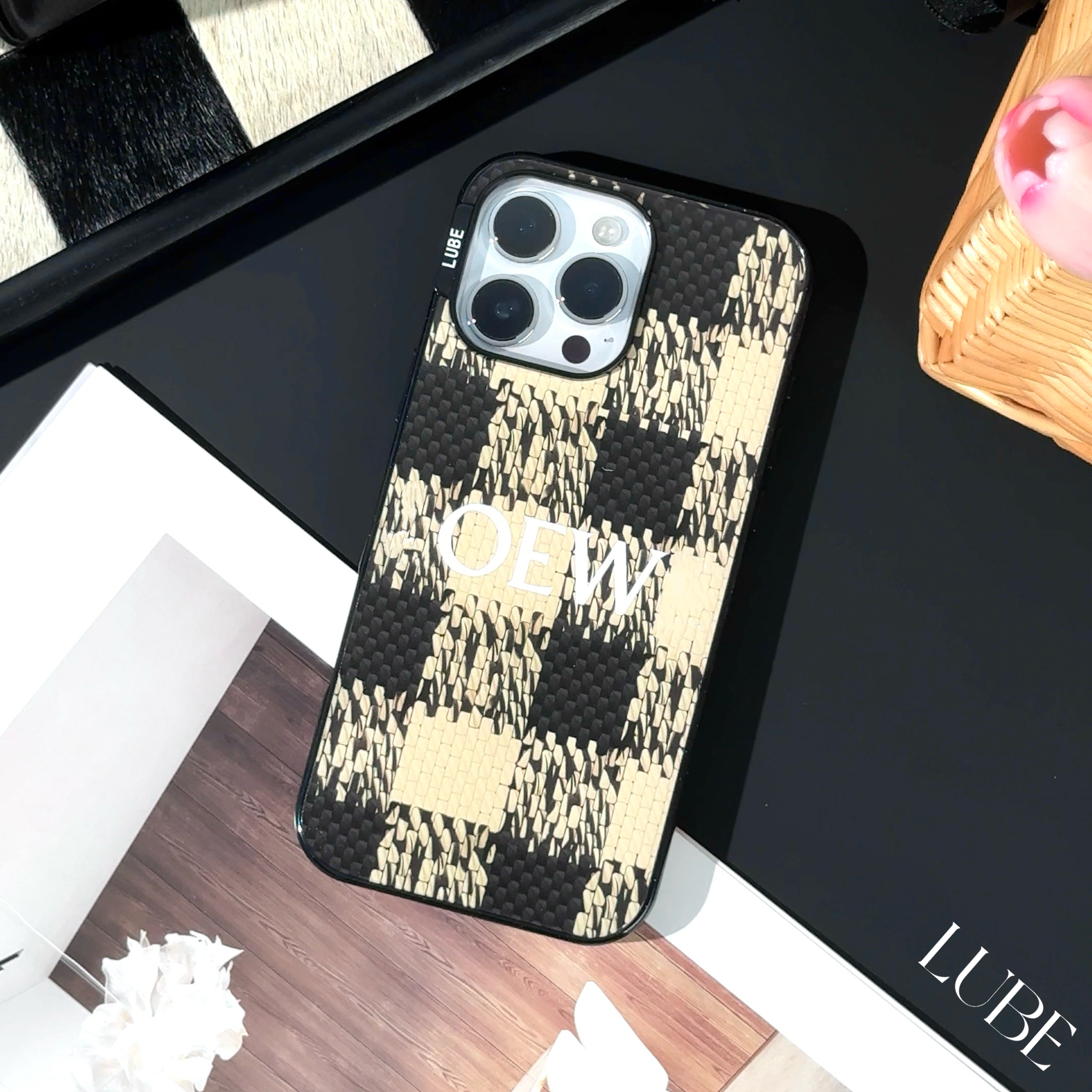 【草编罗意】歪歪高定套啤闪粉磁吸壳适用于iPhone16promax/15/14