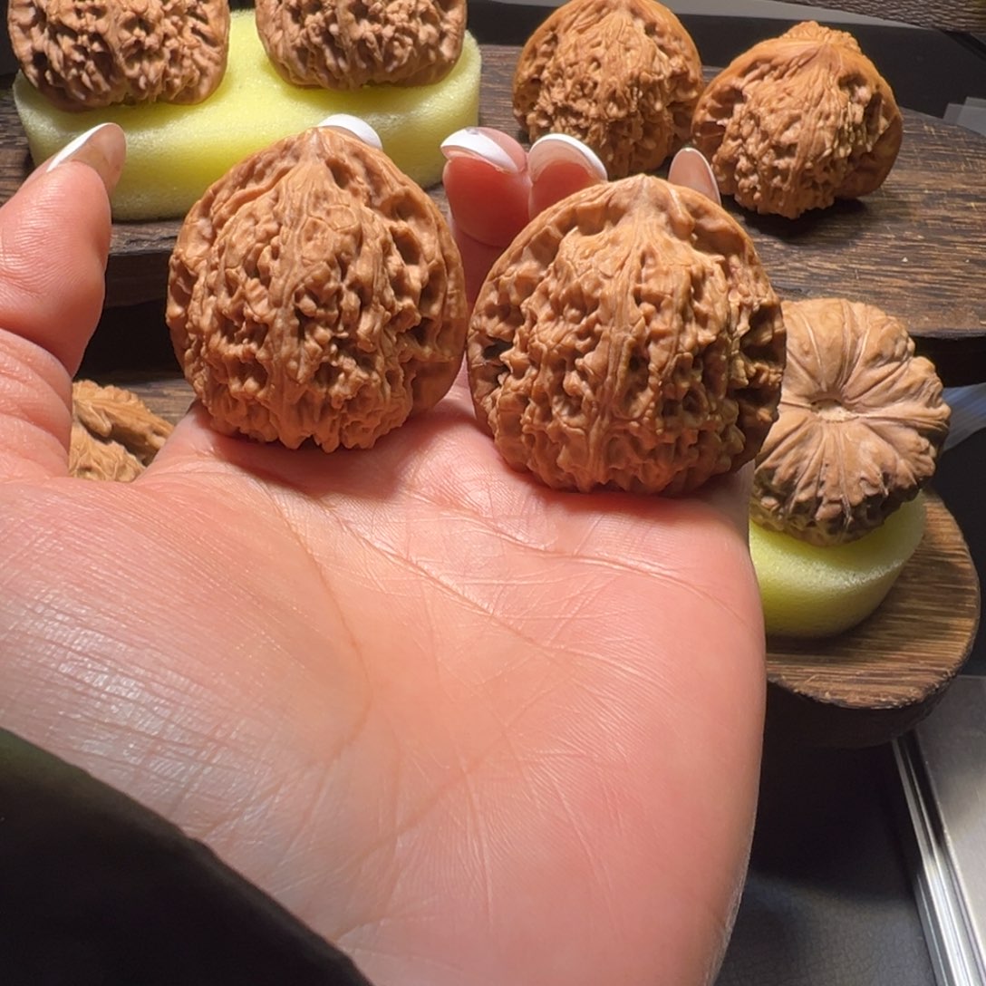 文玩核桃吊坠三角疆40