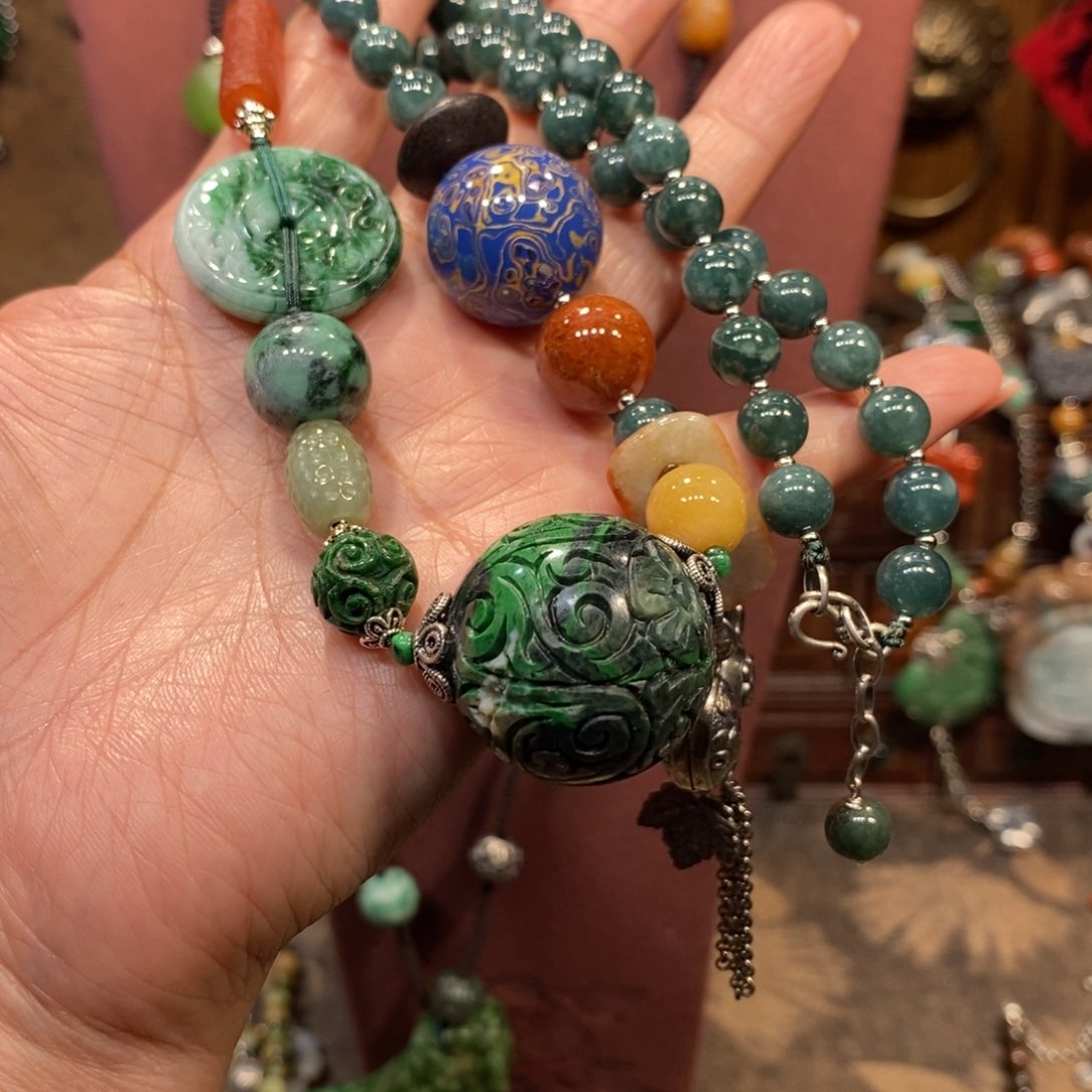 翡翠吊坠(赠链)未镶嵌