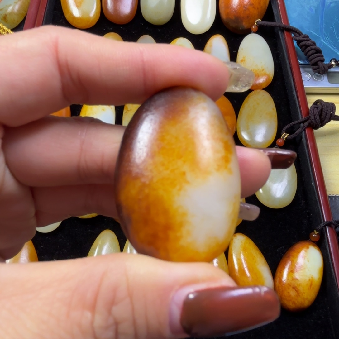 雕***忆和田玉未镶嵌颈饰