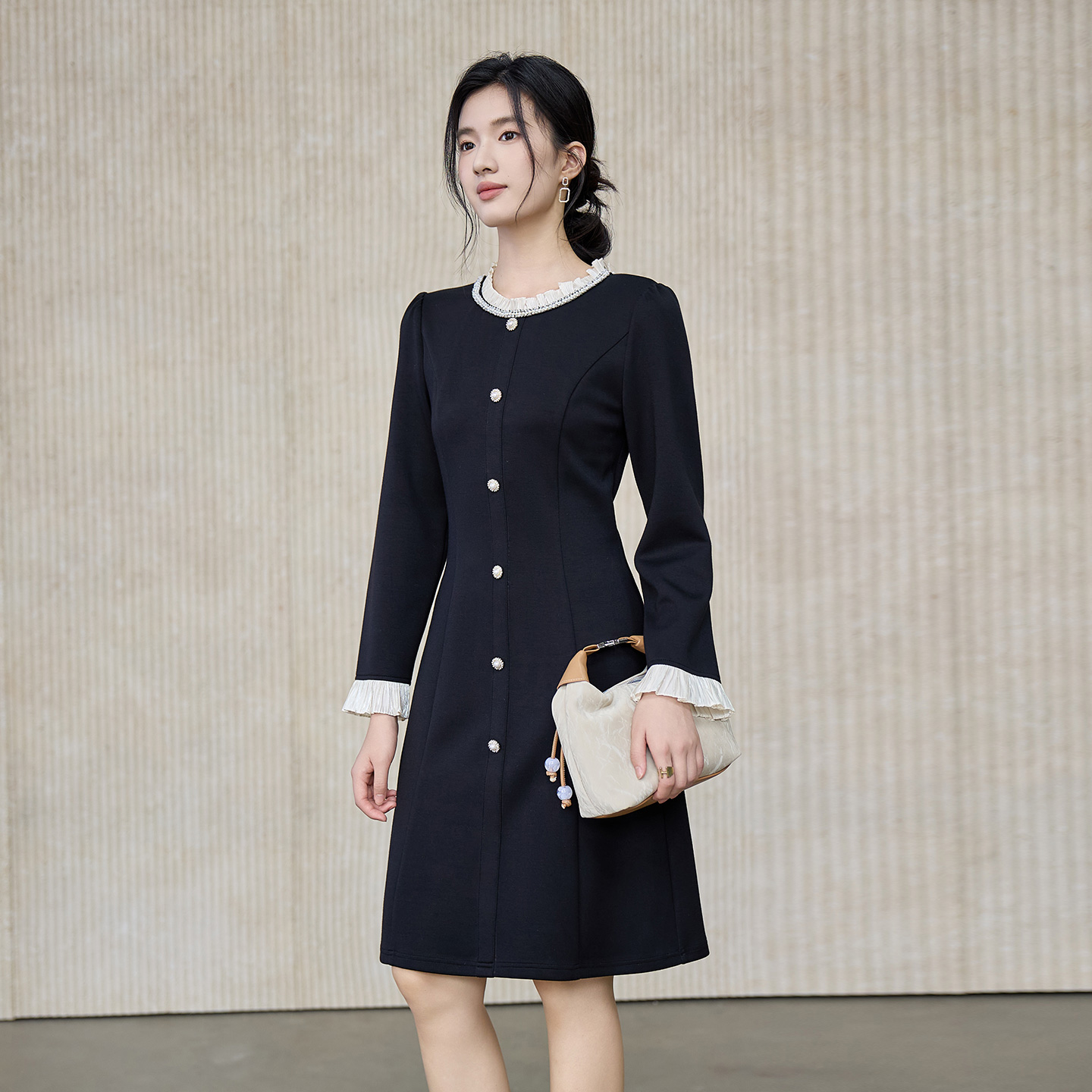 奢姿大码女装2025秋季时尚花边装饰圆领连衣裙胖妹妹气质优雅裙子