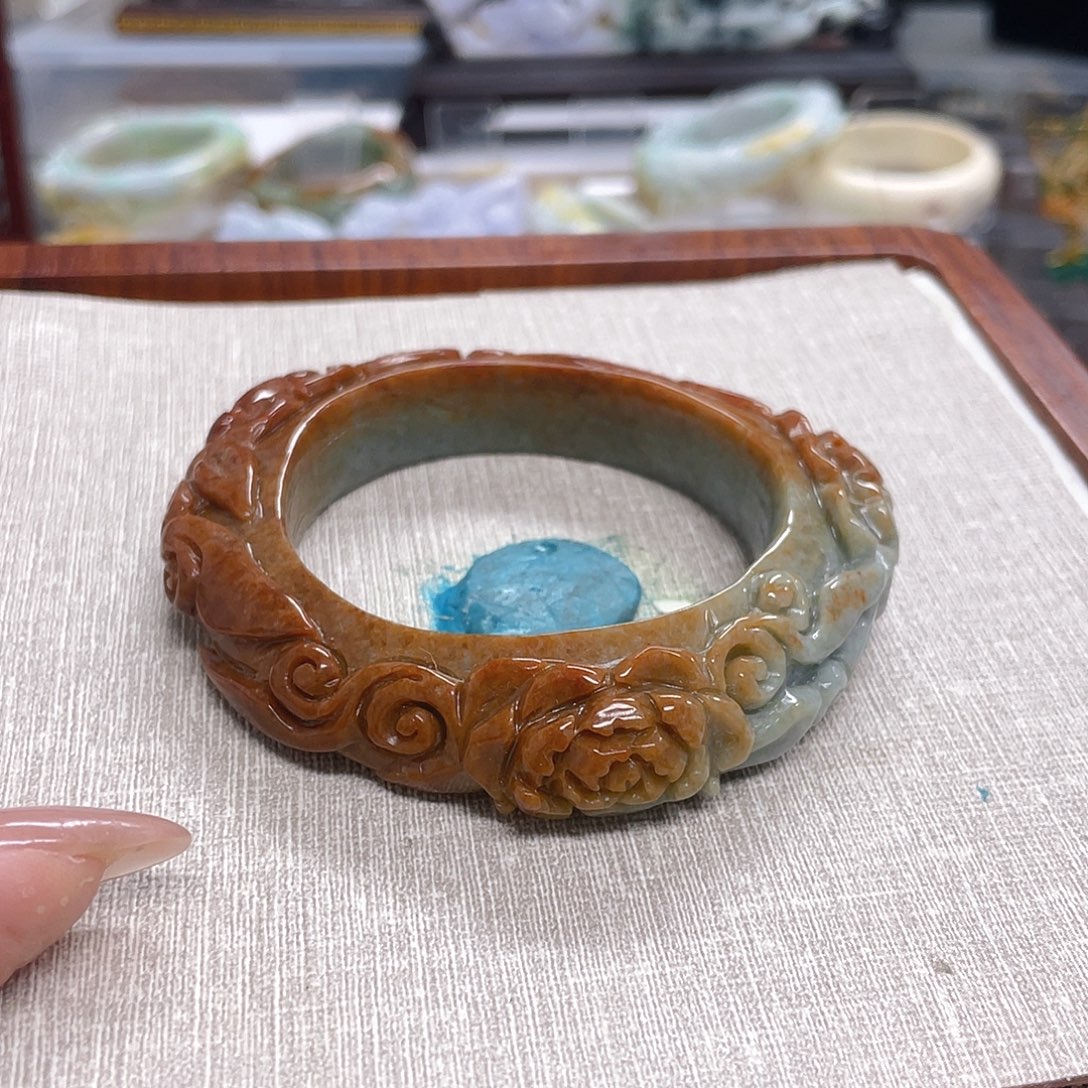 金***鑫翡翠未镶嵌颈饰手镯