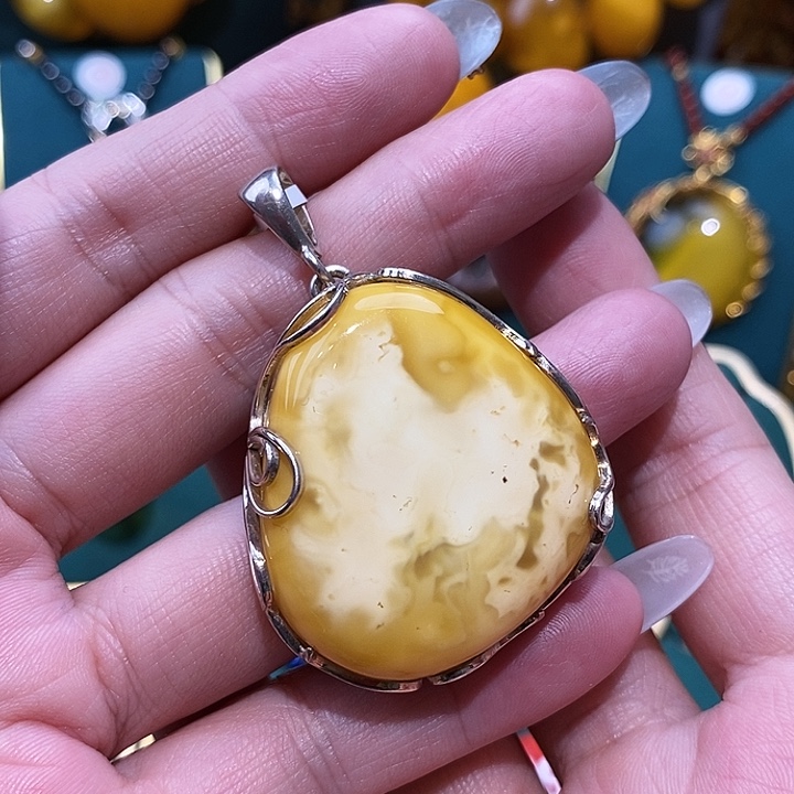 蜜蜡颈饰银S925镶嵌蜜蜡