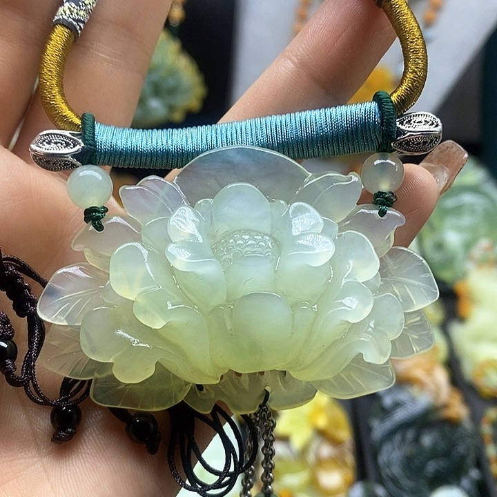 蛇纹石玉挂件未镶嵌