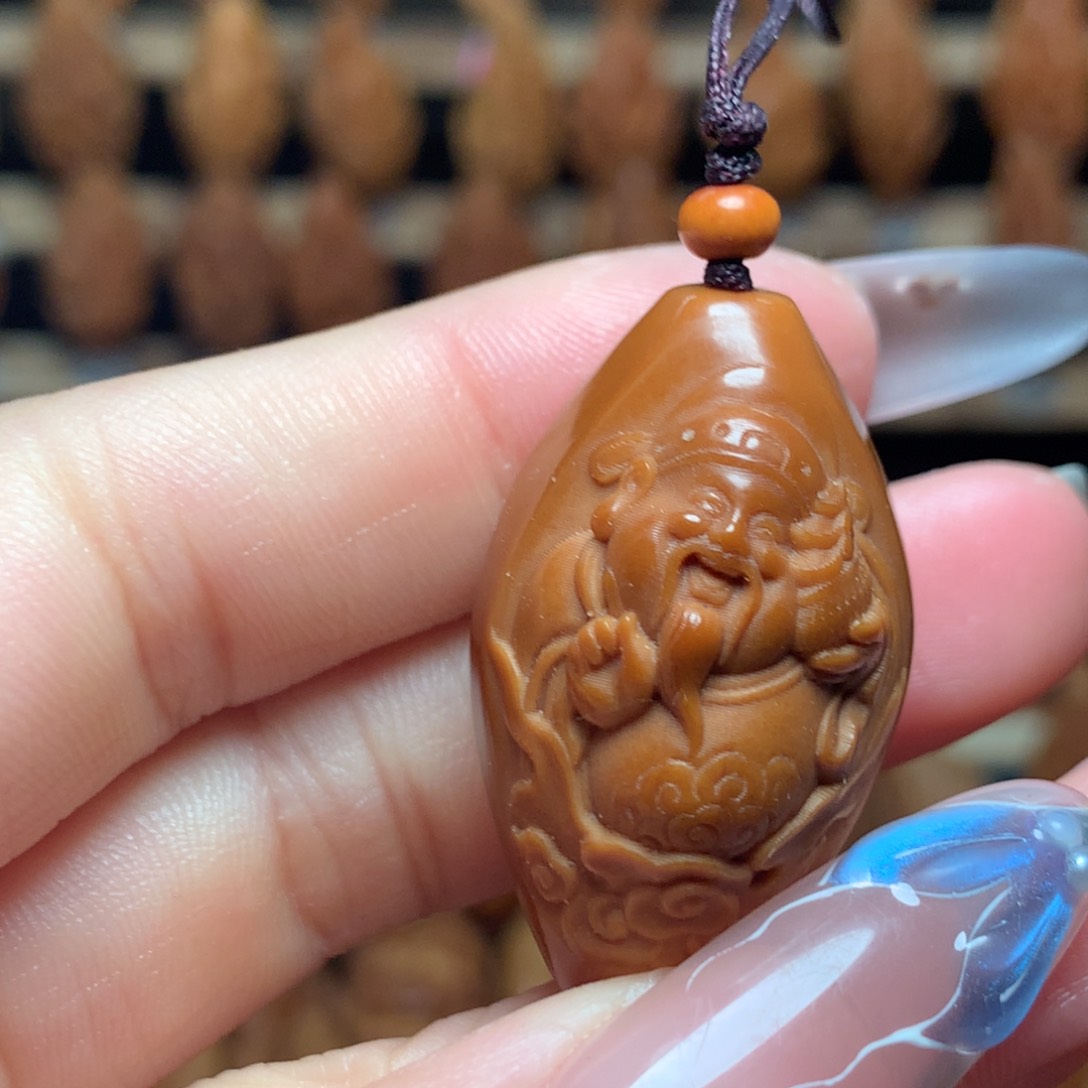 把件橄榄核包衣财神