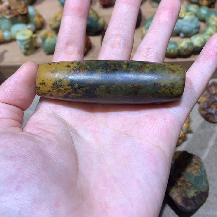 未镶嵌岫岩河磨玉（透闪石质玉）挂件