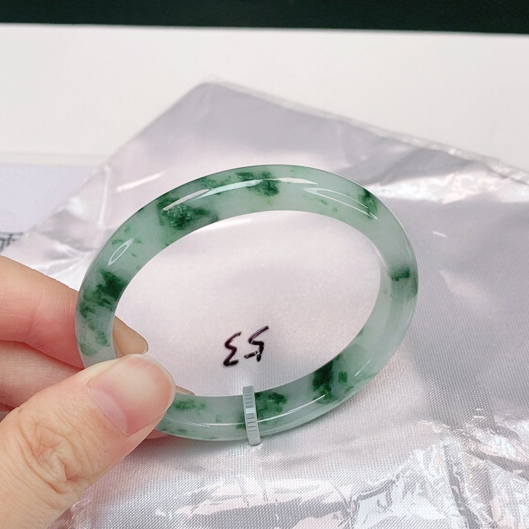 【闪购商品】翡翠手镯未镶嵌贵妃