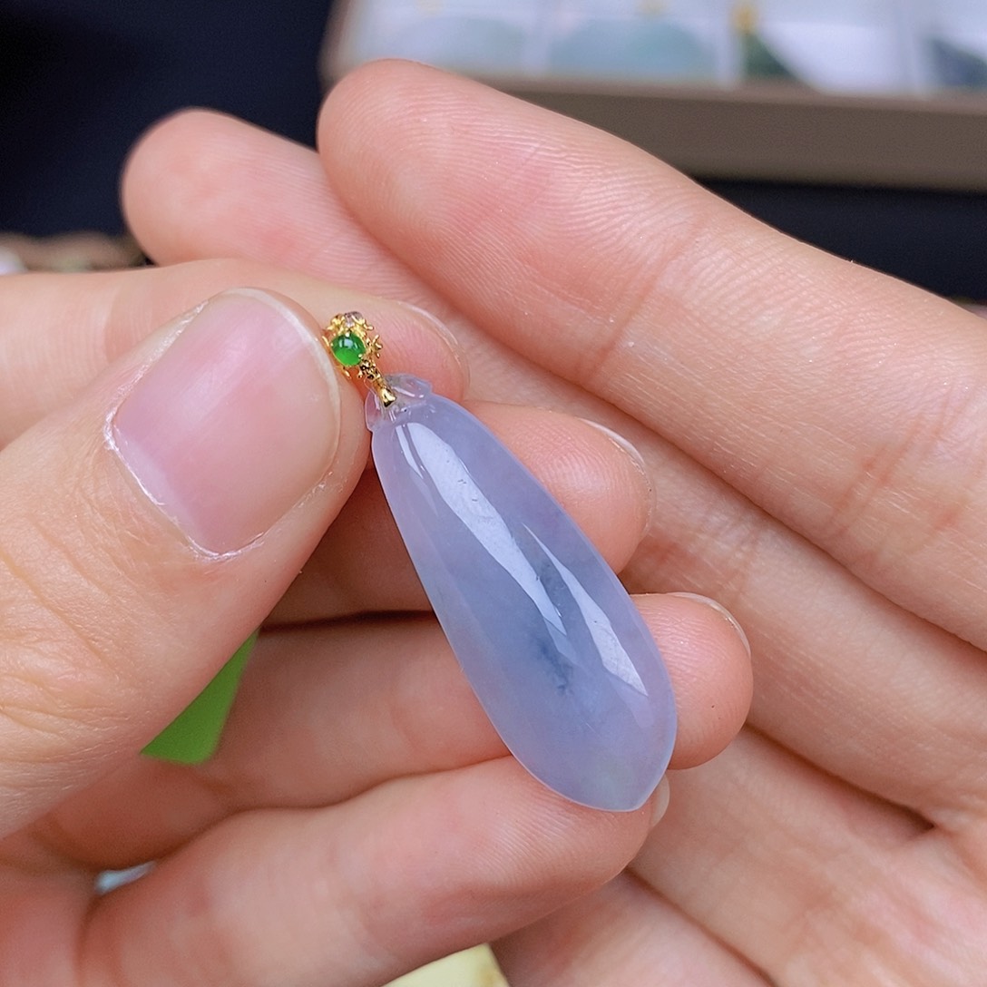 翡翠颈饰18K金镶嵌翡翠