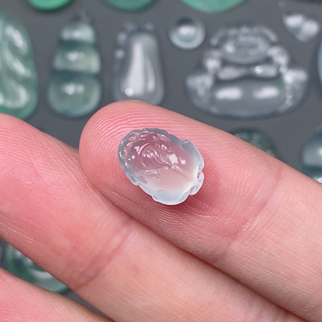 翡翠颈饰未镶嵌貔貅