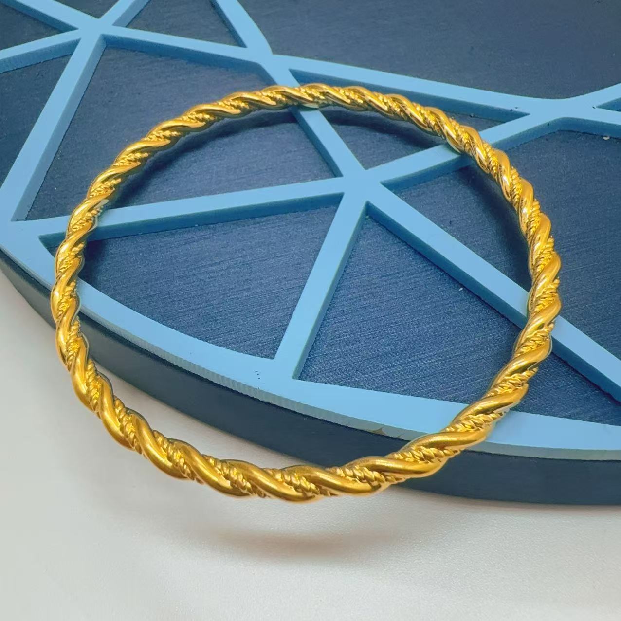 麻花手镯＋专柜首饰盒