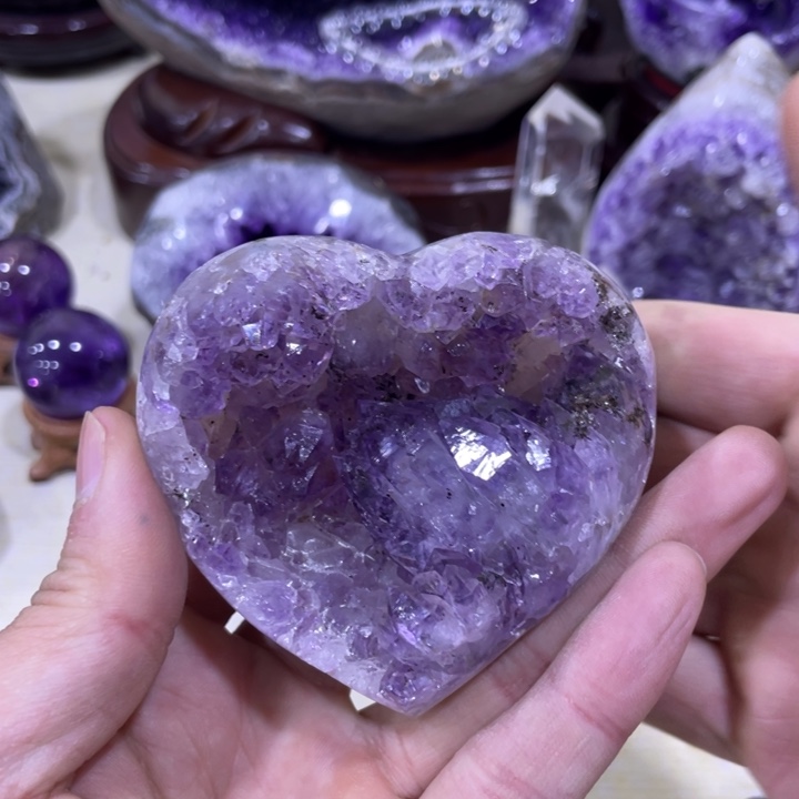 紫晶钛晶爱心未镶嵌