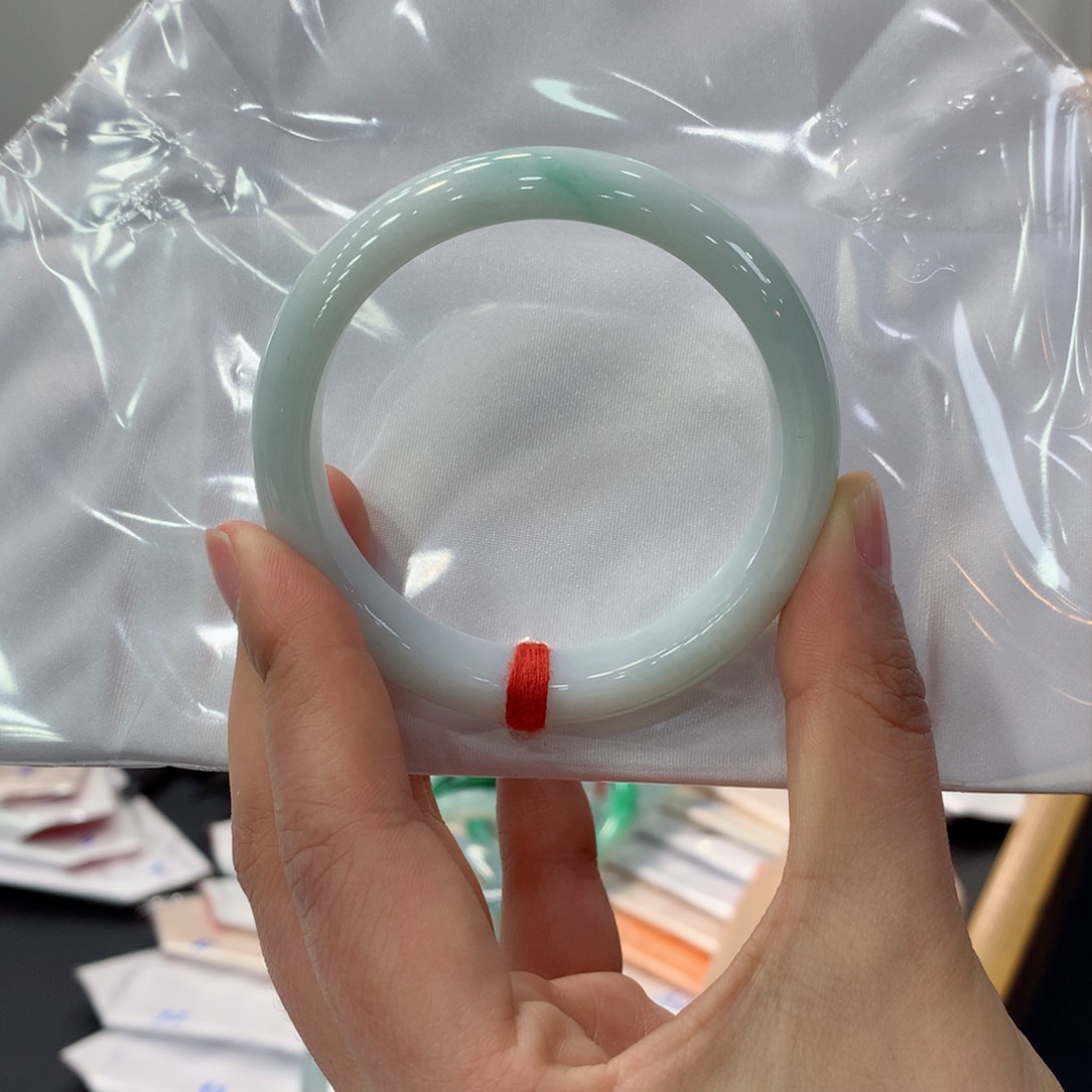 翡翠手镯未镶嵌买断