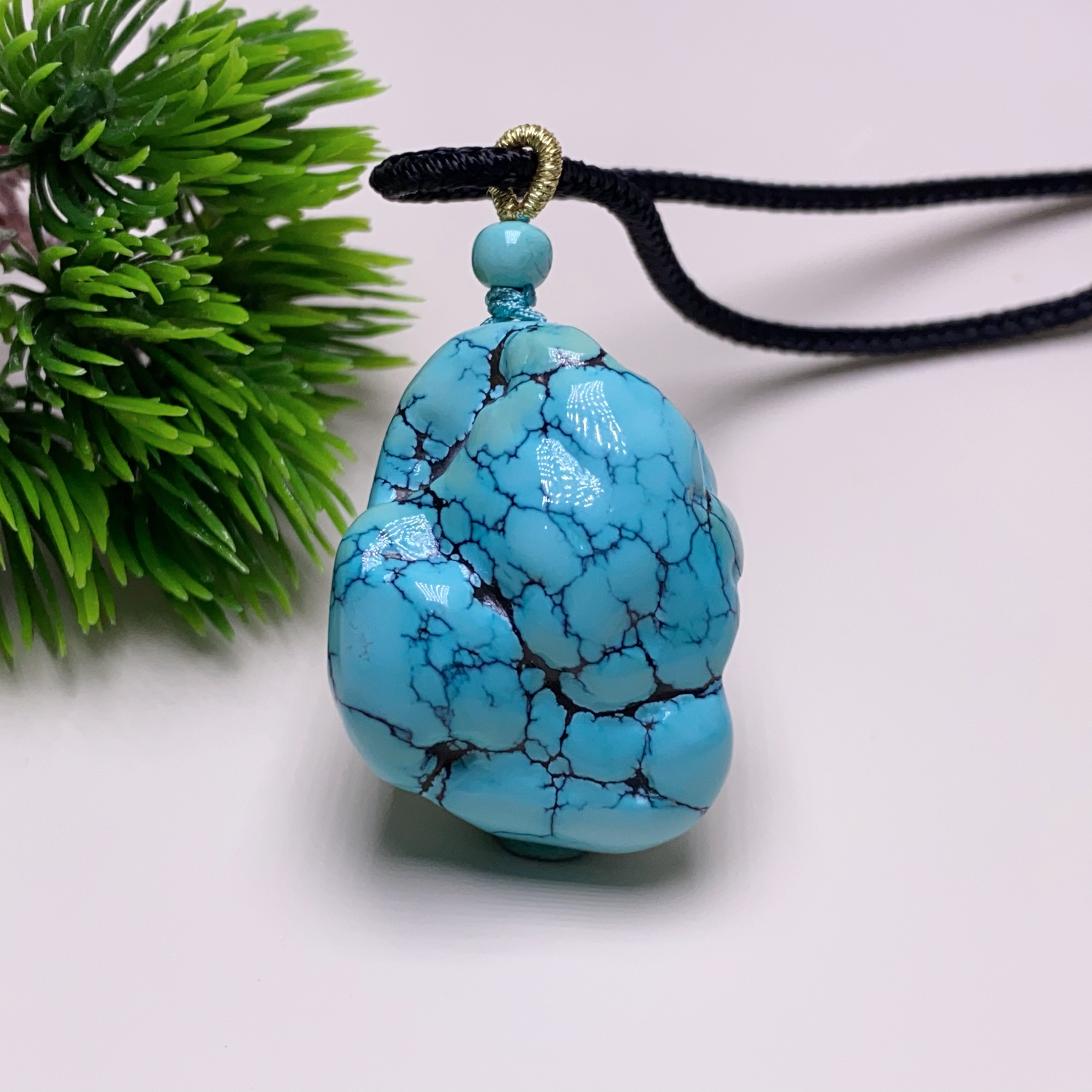 绿松石随型吊坠瓷釉级玉化料无坑无白尺寸24.8x32x15mm重18.9克