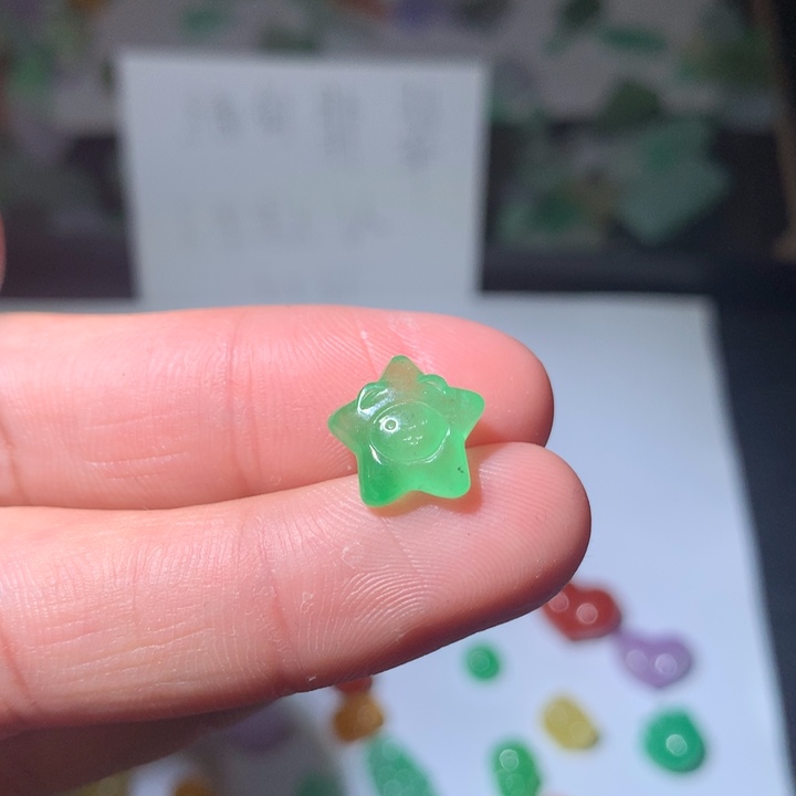 翡翠未镶嵌颈饰挂件