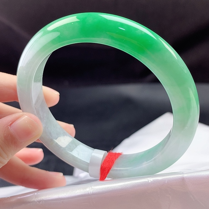 翡翠未镶嵌手镯58圈