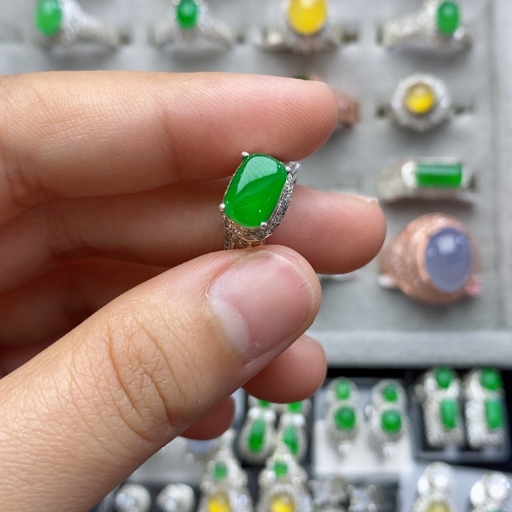 翡翠戒指未镶嵌蛋面