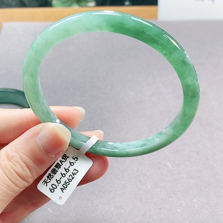 【闪购商品】翡翠手镯（圆镯）未镶嵌
