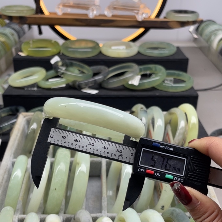 蛇纹石玉手镯未镶嵌176