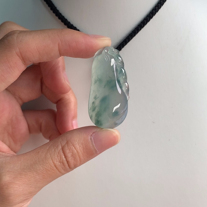 翡翠挂件未镶嵌….