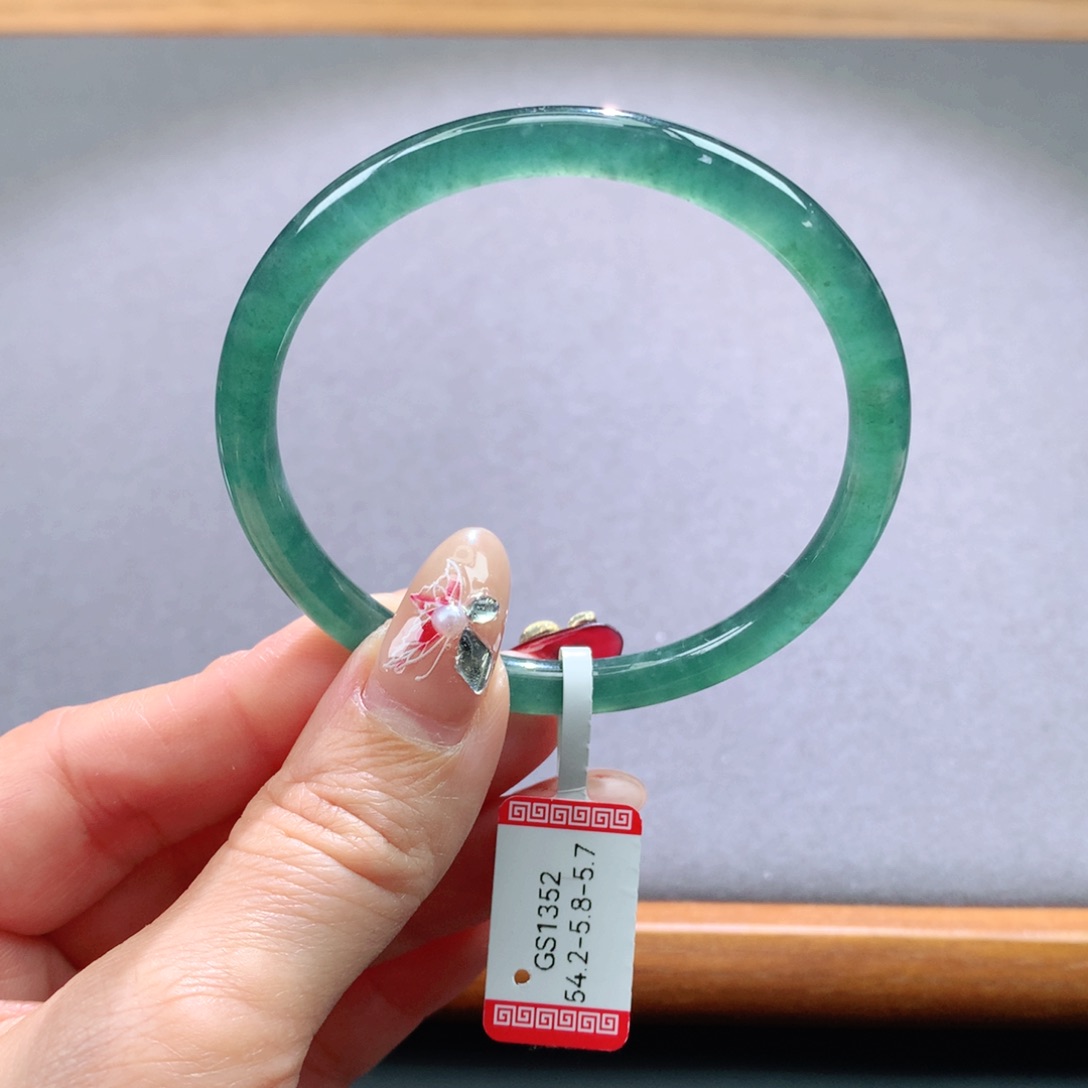 翡翠手镯未镶嵌天然翡翠手镯