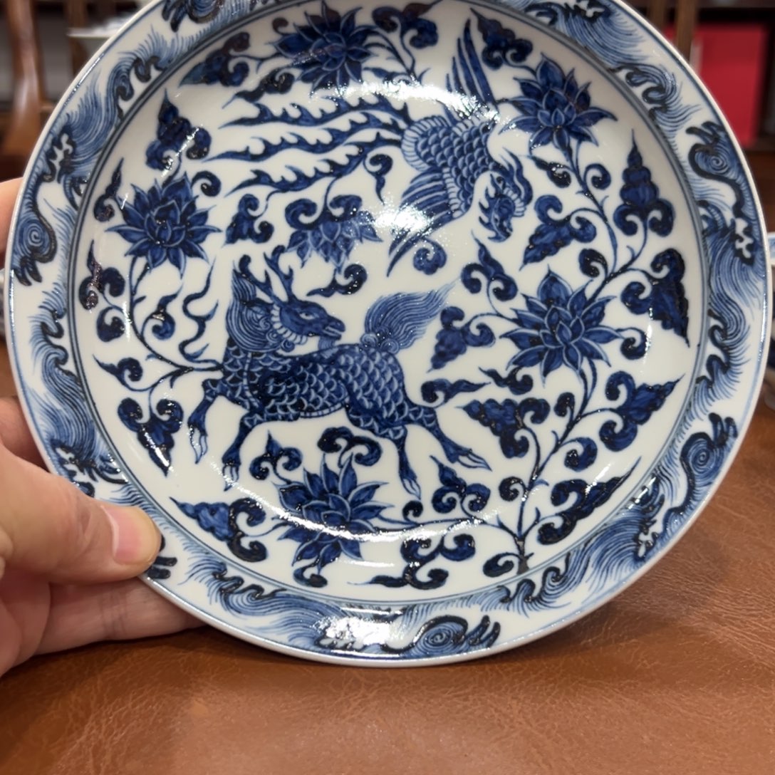 和***可手绘青花麒麟追凤壶承