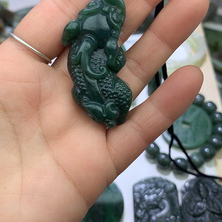 倚***雨和田玉（糖玉）未镶嵌珠宝半成品